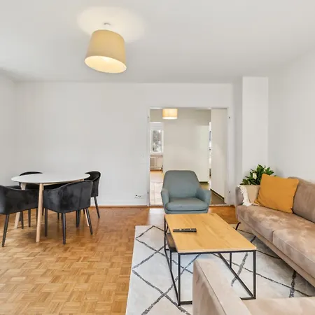 Lovely Flats In Great Location *