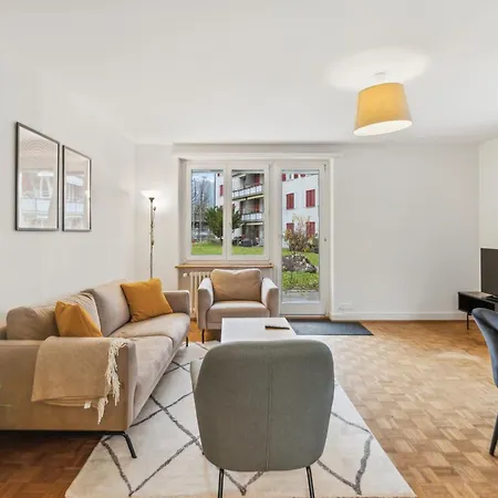 Lovely Flats In Great Location *