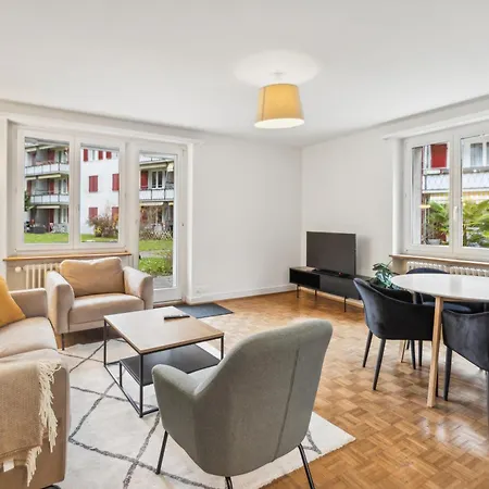 Lovely Flats In Great Location *