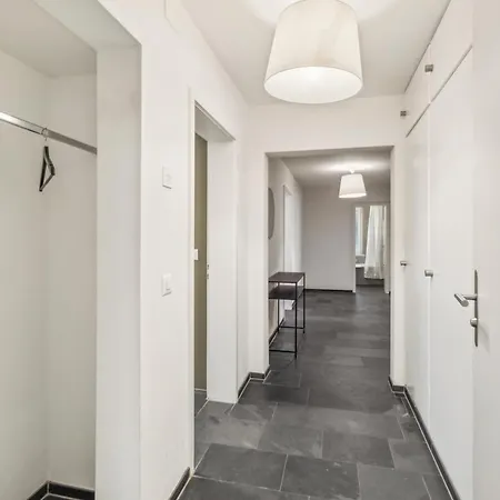 Lovely Flats In Great Location *
