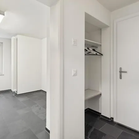 Lovely Flats In Great Location *