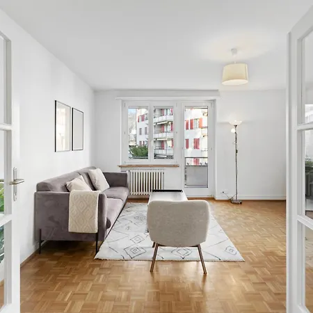 Lovely Flats In Great Location Apartment *